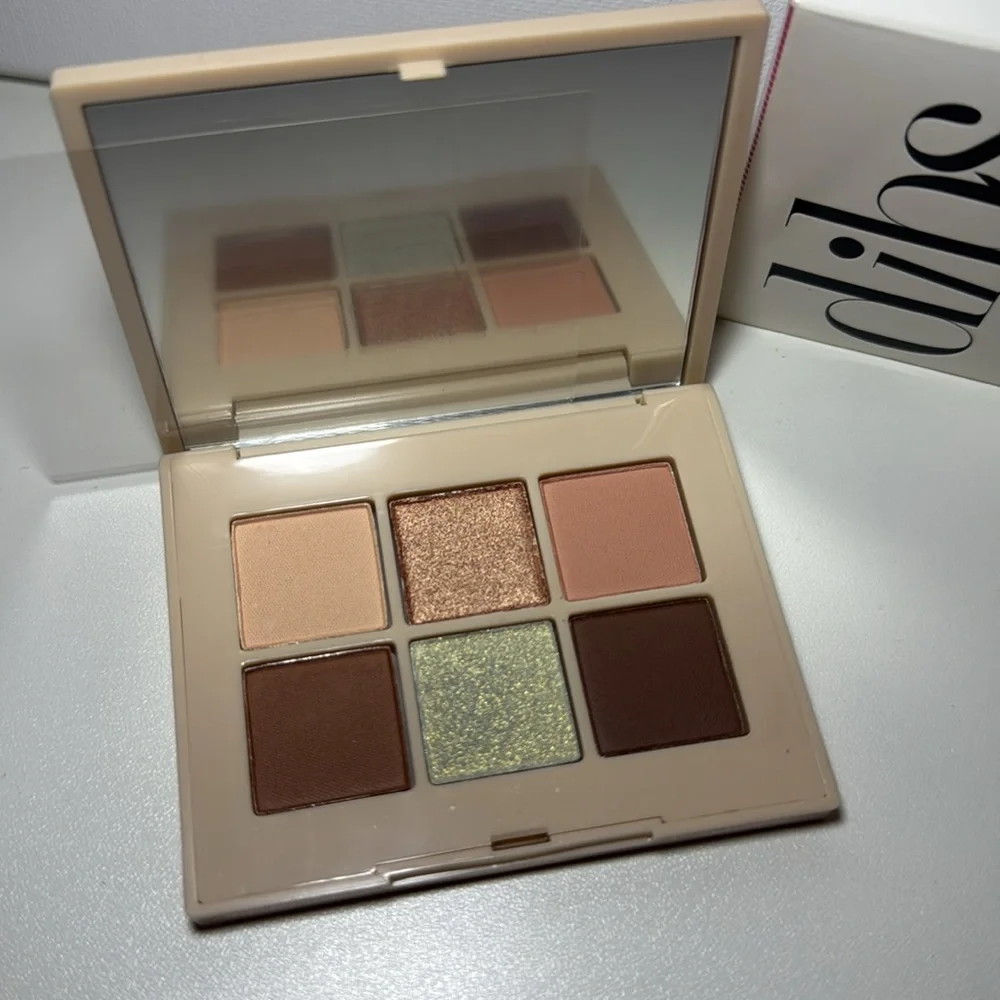 Dibs. Eyeshadow Palette - Peaches in Hand
